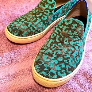 Size 3 kids’ Rothy’s sneakers